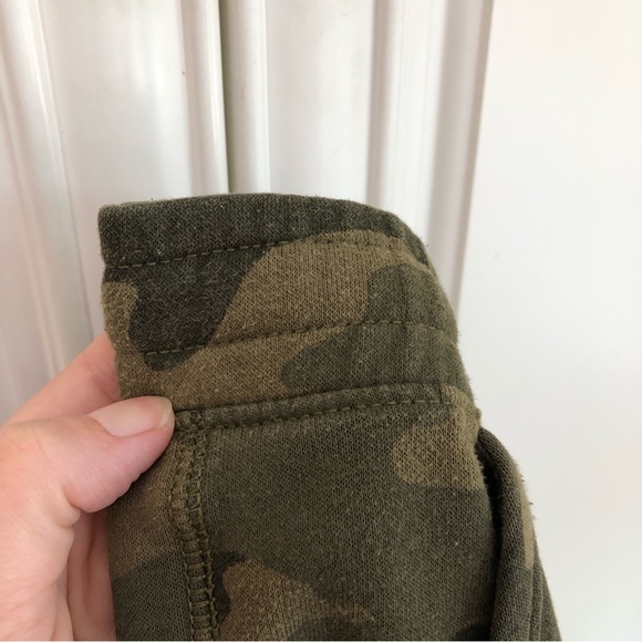 😎Old Navy boys sweatshorts - Picture 8 of 9